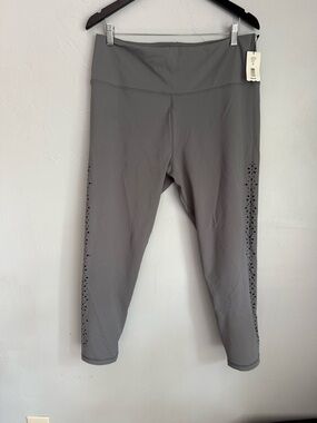 NWT Cut The Frills Smoked Pearl Laser Cut High Waist Capri Leggings XL